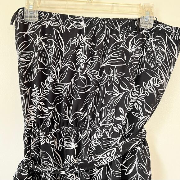 Forever 21 Women’s Black and White Drawstring Romper Sz L - Picture 11 of 12